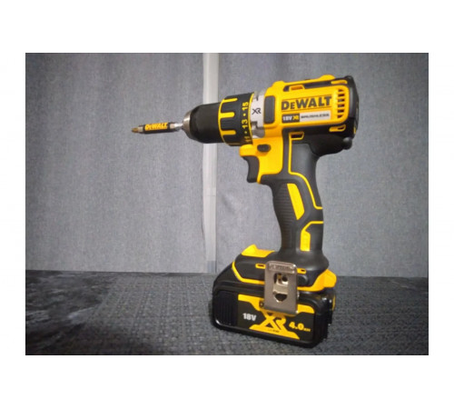 Аккумуляторная дрель-шуруповерт DEWALT DCD 790 M2