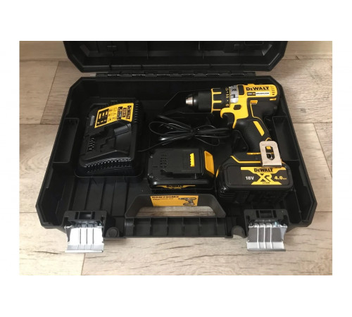 Аккумуляторная дрель-шуруповерт DEWALT DCD 790 M2