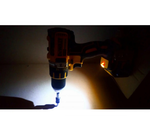 Аккумуляторная дрель-шуруповерт DEWALT DCD 790 M2