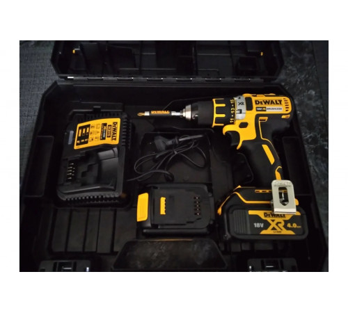 Аккумуляторная дрель-шуруповерт DEWALT DCD 790 M2