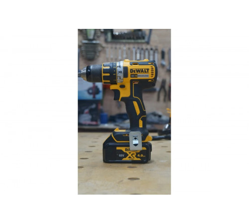 Аккумуляторная дрель-шуруповерт DEWALT DCD 790 M2