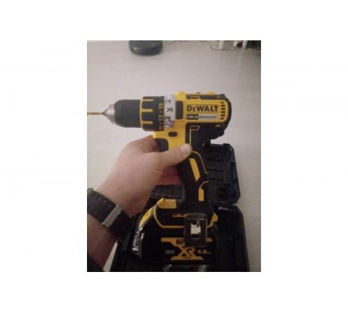 Аккумуляторная дрель-шуруповерт DEWALT DCD 790 M2