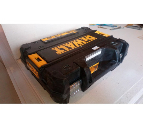 Аккумуляторная дрель-шуруповерт DEWALT DCD 790 M2