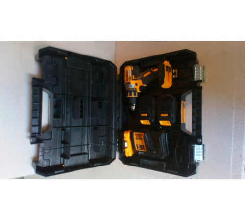 Аккумуляторная дрель-шуруповерт DEWALT DCD 790 M2