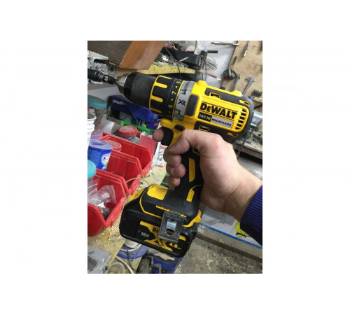 Аккумуляторная дрель-шуруповерт DEWALT DCD 790 M2