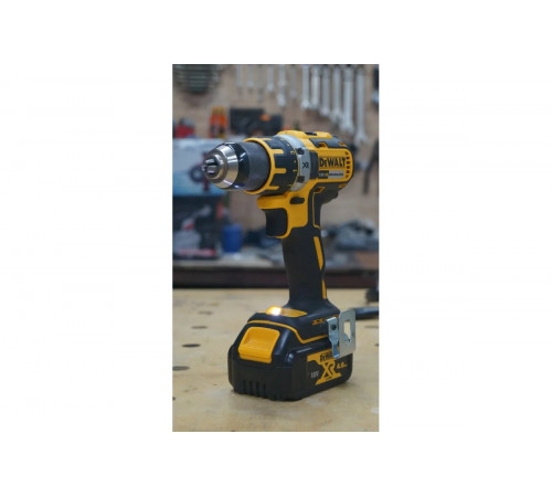 Аккумуляторная дрель-шуруповерт DEWALT DCD 790 M2