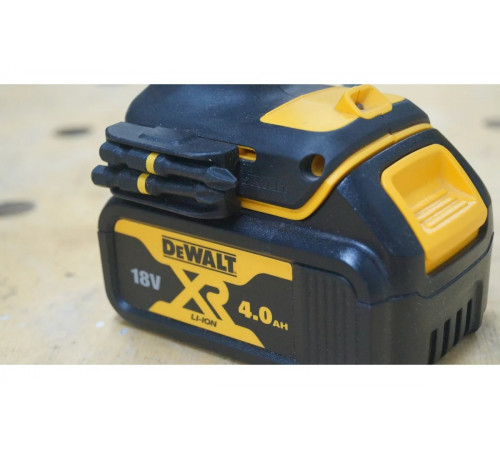 Аккумуляторная дрель-шуруповерт DEWALT DCD 790 M2