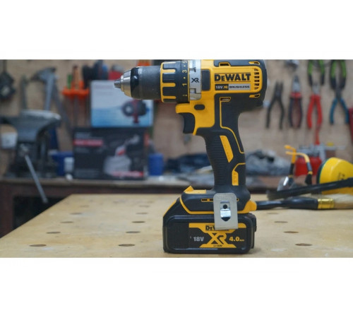 Аккумуляторная дрель-шуруповерт DEWALT DCD 790 M2