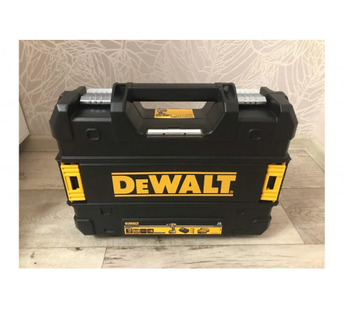 Аккумуляторная дрель-шуруповерт DEWALT DCD 790 M2