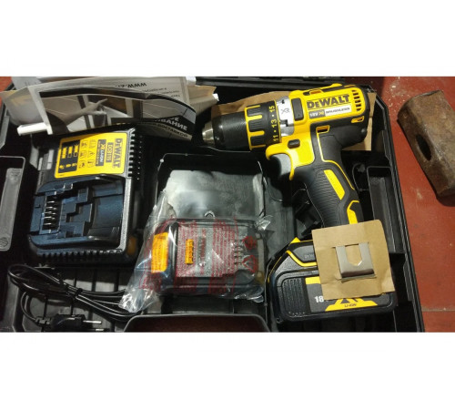 Аккумуляторная дрель-шуруповерт DEWALT DCD 790 M2