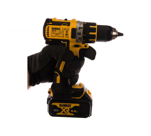 Аккумуляторная дрель-шуруповерт DEWALT DCD 790 M2