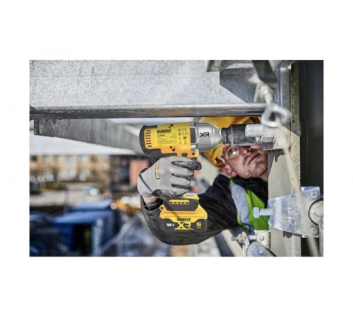 Аккумуляторный ударный гайковерт Dewalt DCF900P2T-QW