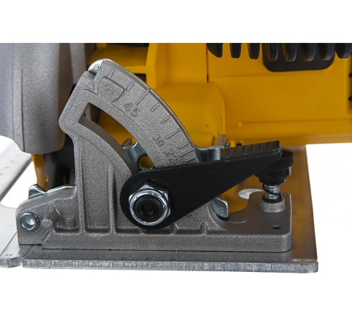 Дисковая пила DEWALT DWE575