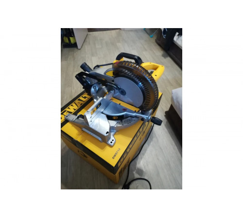 Торцовочная пила DEWALT 1600 Вт DWS713