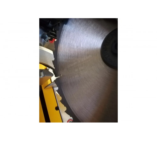 Торцовочная пила DEWALT 1600 Вт DWS713