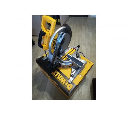 Торцовочная пила DEWALT 1600 Вт DWS713