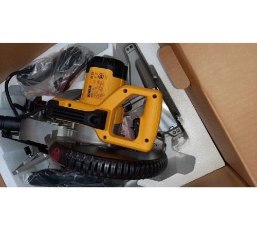 Торцовочная пила DEWALT 1600 Вт DWS713
