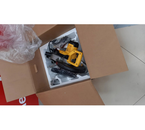 Торцовочная пила DEWALT 1600 Вт DWS713