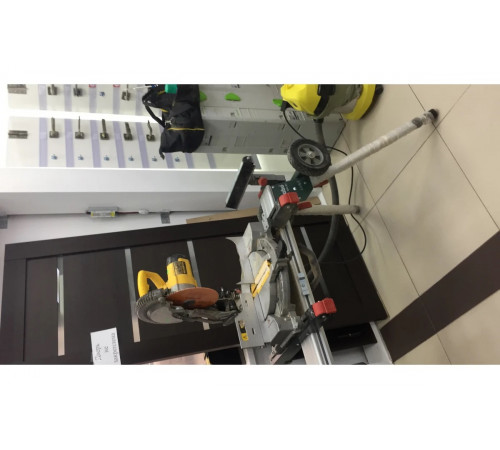 Торцовочная пила DEWALT 1600 Вт DWS713