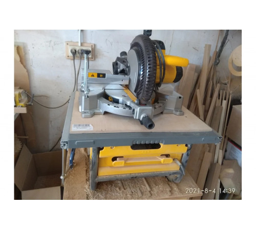 Торцовочная пила DEWALT 1600 Вт DWS713