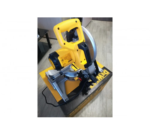 Торцовочная пила DEWALT 1600 Вт DWS713