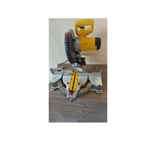 Торцовочная пила DEWALT 1600 Вт DWS713