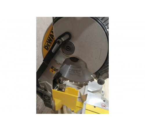 Торцовочная пила DEWALT 1600 Вт DWS713