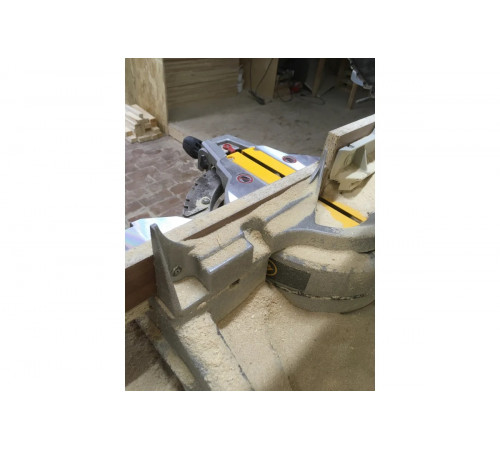 Торцовочная пила DEWALT 1600 Вт DWS713