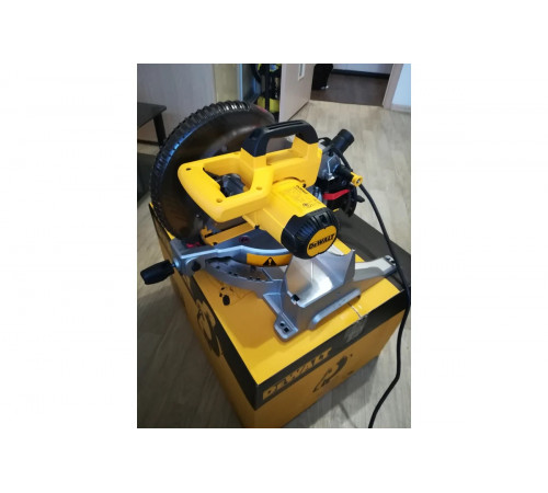 Торцовочная пила DEWALT 1600 Вт DWS713