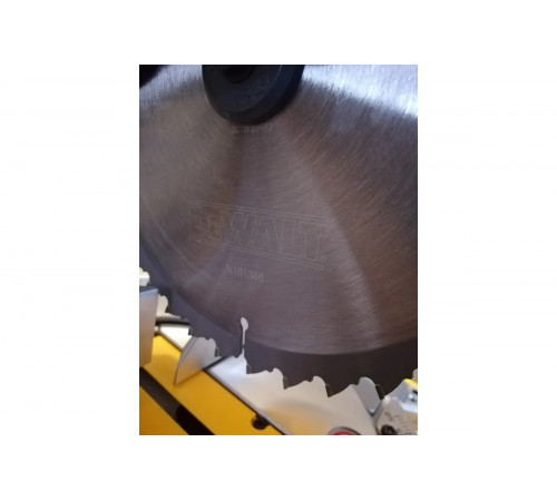 Торцовочная пила DEWALT 1600 Вт DWS713