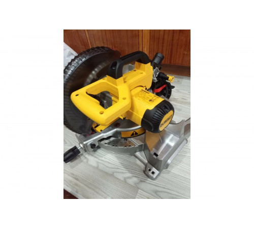 Торцовочная пила DEWALT 1600 Вт DWS713