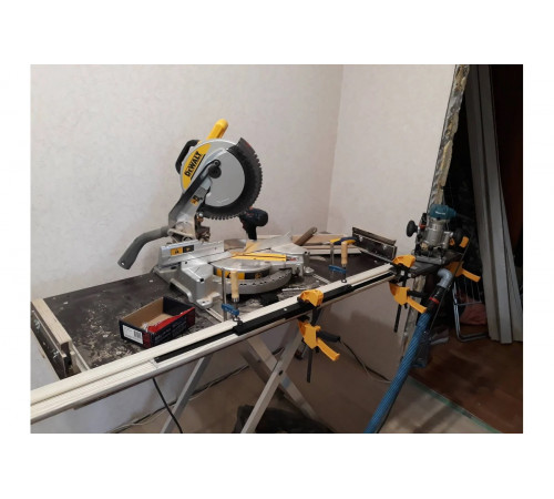 Торцовочная пила DEWALT 1600 Вт DWS713