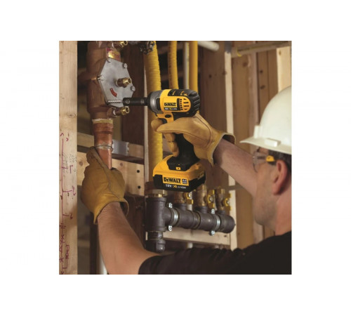 Аккумуляторный гайковерт DEWALT DCF 880 M2