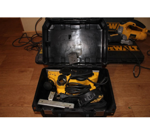 Рубанок DEWALT D 26500 K