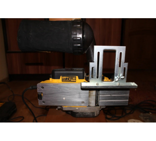 Рубанок DEWALT D 26500 K