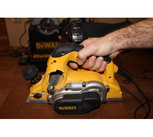 Рубанок DEWALT D 26500 K