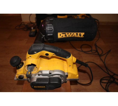 Рубанок DEWALT D 26500 K