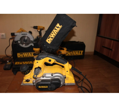 Рубанок DEWALT D 26500 K