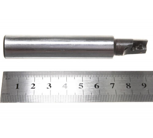 Фреза концевая AE390-R012.11.01.d16.C (12 мм; Z1; цилиндрический хвостовик 16 мм; СОЖ) с механическим креплением 4-гранная пластина APKT 11T3 Русский Инструмент ri.193.135 Фреза концевая AE390-R012.11.01.d16.C (12 мм; Z1; цилиндрический хвостовик 16 мм; СОЖ) с механическим креплением 4-гранная пластина APKT 11T3 Русский Инструмент ri.193.135