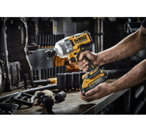 Аккумуляторный гайковерт DEWALT DCF961NT, 18 В, 2372 Нм, 1890 уд/мин, без АКБ и ЗУ, в кейсе TSTAK DCF961NT-XJ