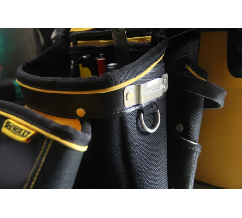 Универсальная поясная сумка DEWALT DWST1-75551