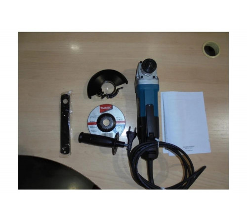 Угловая шлифмашина Makita 9566PC Угловая шлифмашина Makita 9566PC