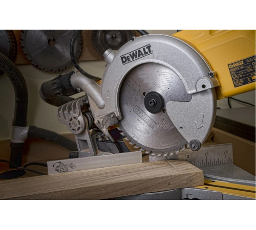 Торцовочная пила DEWALT DWS 778