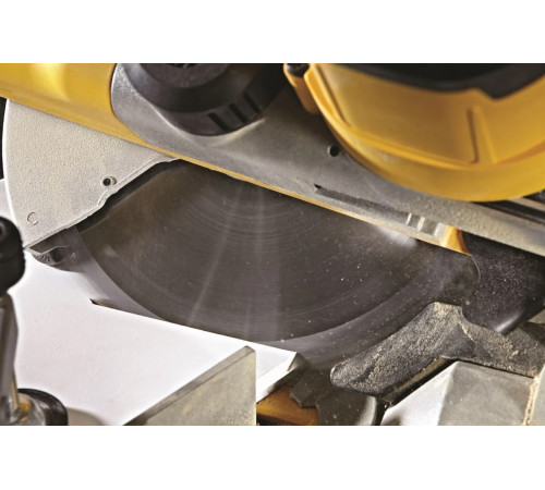 Торцовочная пила DEWALT DWS 778