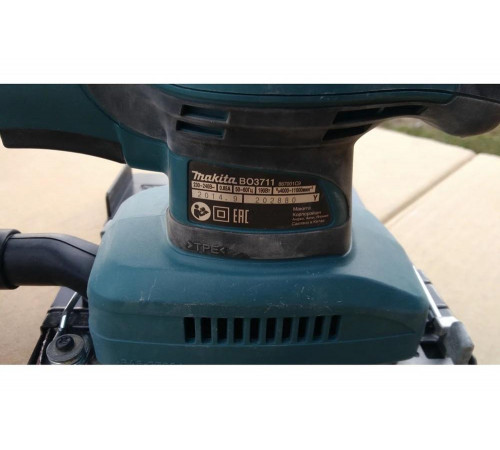 Вибрационная шлифмашина Makita BO3711