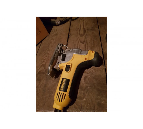 Лобзик DEWALT DW 333 K