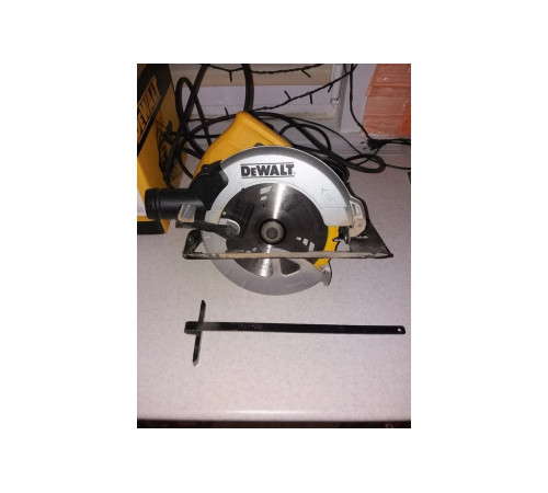 Дисковая пила DEWALT DWE 560 B