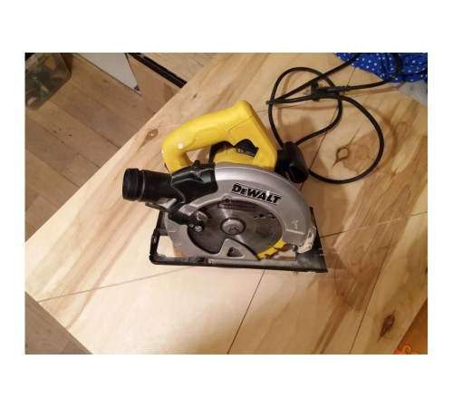 Дисковая пила DEWALT DWE 560 B