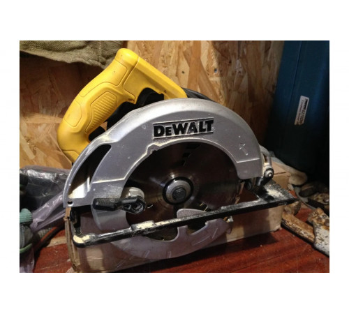 Дисковая пила DEWALT DWE 560 B