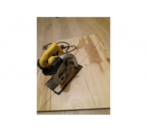 Дисковая пила DEWALT DWE 560 B